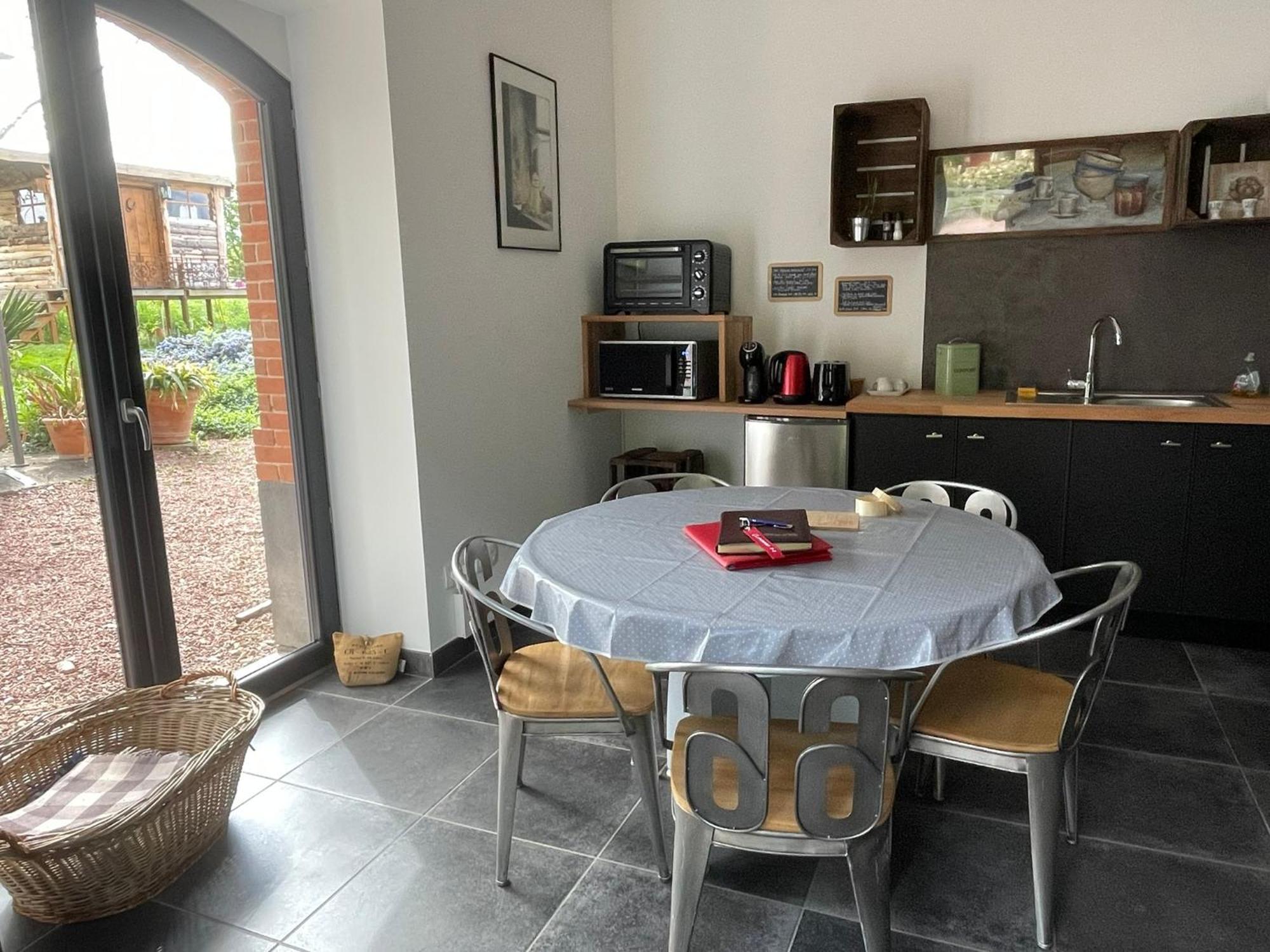 La Grange Aux Hirondelles - Appartement Complet Et Independant Commelle-Vernay エクステリア 写真